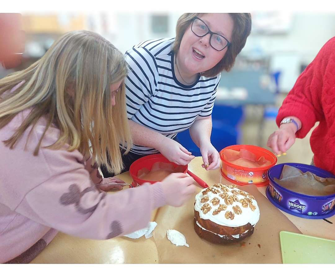 baking walnut cake ()